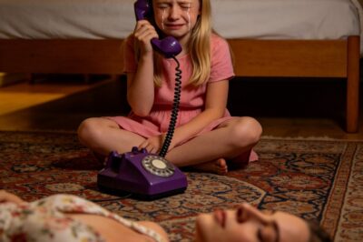 “Grandma… Mom Won’t Wake Up.” At 11:47 P.M., Her Granddaughter’s Call Went Dead — And What Police Found in the Empty House Triggered an AMBER Alert Before Dawn